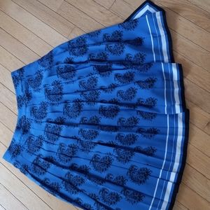 Excellent loved Banana Republic skirt size 0..light pleats